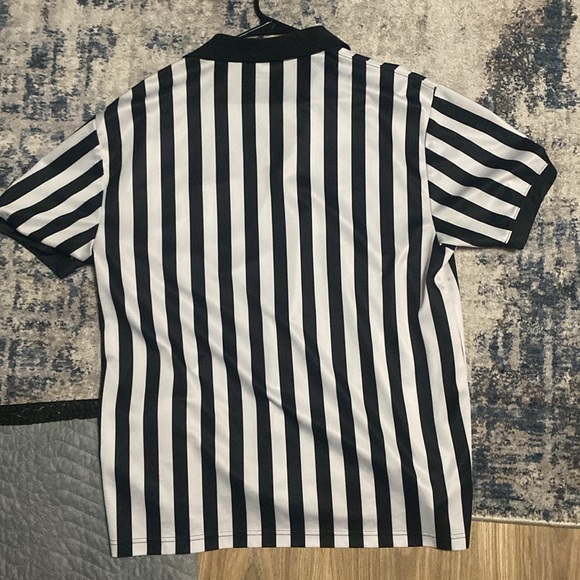 I am selling a footlocker jersey. It is a LARGE and In mint condition. - Picture 2 of 4